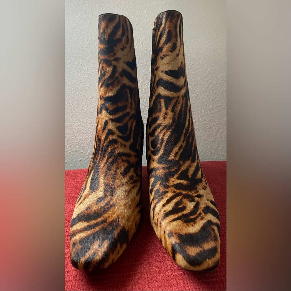 NWT…WOMENS SAM EDELMAN.. ANIMAL PRINT BOOTS